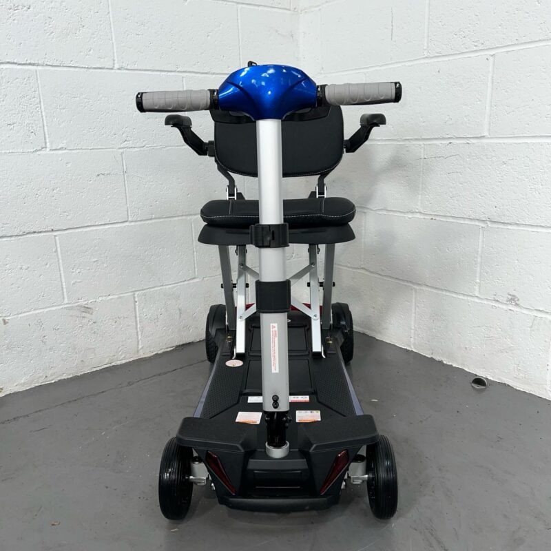 a Front-on View of a Second-hand Lightweight Folding Blue and Black Mobifree Folding Mobility Scooter. Mobifree Folding Scooter Blue (2024)