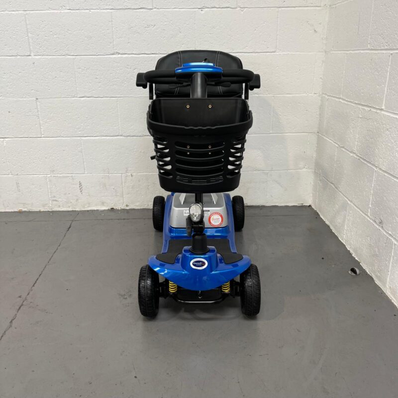 Photo of the Front of a Blue Clearwell Aguna Comfort Second-hand Mobility Scooter. Clearwell Aguna Lithium