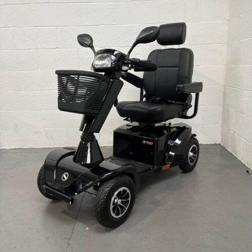 Photo Showing a Three-quarter View of the Left Side and Front of a Black Stirling S700 Second-hand Mobility Scooter. Used Mobility Scooter Shop | Second Hand Mobility Scooters!