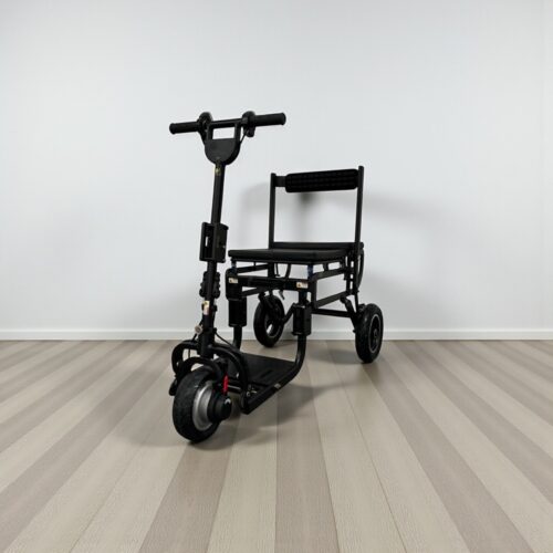 Photo showing a three-quarter view of the left of a black, eFodli Lite Second hand mobility scooter.
