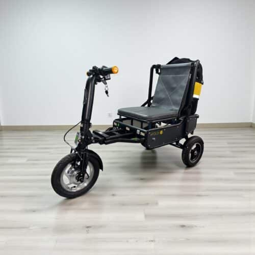 Photo showing a three-quarter view of the left of a grey Efoldi Explorer Second hand mobility scooter.